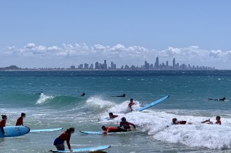 6-Hour Surf Adventure to Currumbin Beach from Brisbane