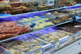 4-Hour Xiamen Authentic Local Food Private Tour with Seafood Market & Arcade Streets