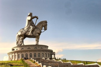 4-Day Mongolia National Parks Tour with Nomadic Family Stay