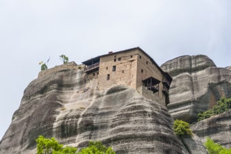 2-Day Delphi Meteora and Thermopylae Tour from Athens
