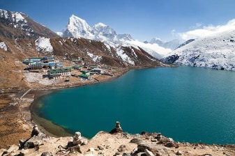 18-Day Gokyo Chola Pass Trek in Nepal with Everest Base Camp