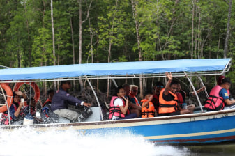 4-Hour Kilim Karst Geoforest Park Boat Tour in Langkawi