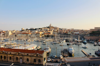 8-Hour Marseille and Cassis Shore Excursion with Calanques Views