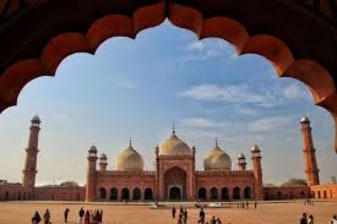 4-Day Lahore Historical and Cultural Tour with Walled City and Metro