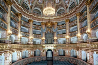 Full-Day Royal Palace of Caserta Tour with Bourbon Gardens