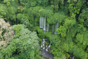 8-Hour Lombok Village and Waterfall Tour with Sukarara Weaving