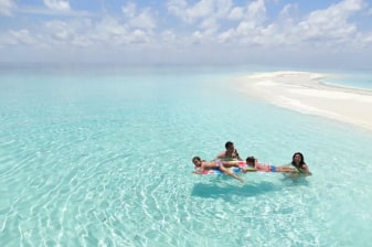 5-Day Family Maldives Tour in Thulusdhoo with Sandbank and Dolphin Cruise