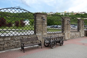 8-Hour Abrau-Durso Wine Tour and Novorossiysk Hero City Visit