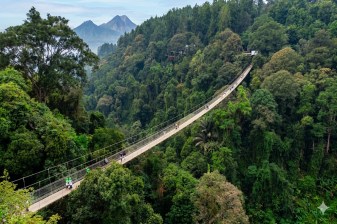 5-Day West Java Tour of Jakarta, Bogor and Bandung by Whoosh Train