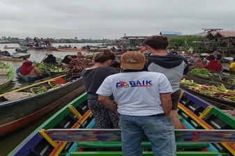 3-Hour Floating Market Tour in Banjarmasin at Dawn