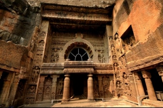 2-Day Ajanta and Ellora Caves Tour with Daulatabad and Bibi Ka Maqbara