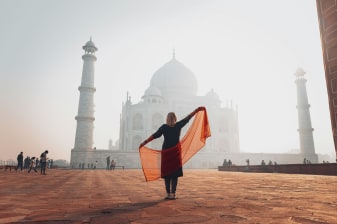 1-Day Sunrise Taj Mahal Tour from Delhi with Agra Fort by AC Car