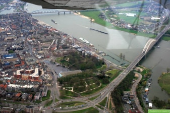 Full-Day Operation Market Garden Tour in Nijmegen with Waal Crossing