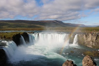8-Hour Lake Mývatn and Goðafoss Tour with Nature Baths