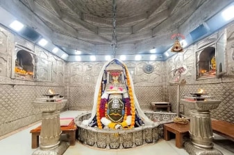 3-Day Ujjain and Omkareshwar Darshan Tour with Indore Food Walk