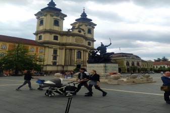 8-Hour Eger City Tour with Thermal Bath and Wine Resort
