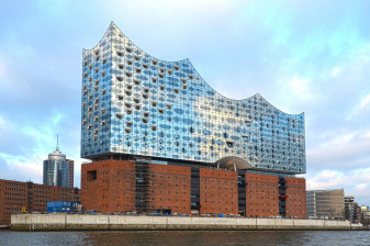 8-Hour Hamburg City Tour with Harbor Cruise and Speicherstadt