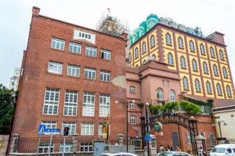 1-Day Tsingtao Brewery Tour in Qingdao with Fresh Beer Tasting