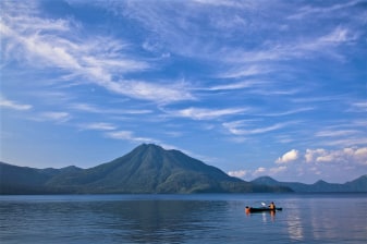 8-Hour Mount Tarumae Hike and Lake Shikotsu Caldera Tour