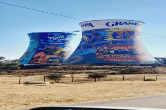 4-Hour Soweto Layover Tour from Johannesburg with Matchbox House Visit