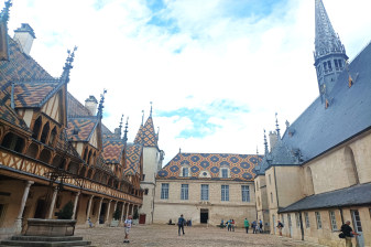 2-Hour private guided tour in Beaune