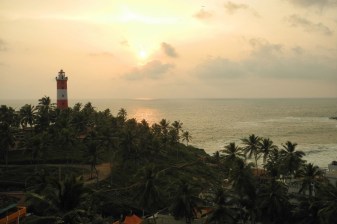 9-Hour Trivandrum City Tour with Kovalam Beach and Azhimala Temple