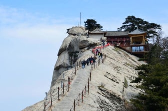 9-Hour Huashan Mountain Hike from Xi'an with Five Peaks