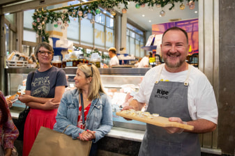 1-Hour Queen Victoria Market Food Tour with Early Access Tasting