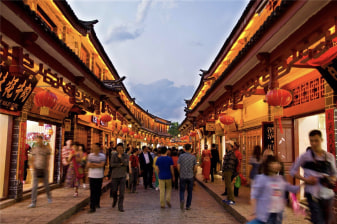 4-Hour Private Lijiang Old Town Walk with Black Dragon Pool
