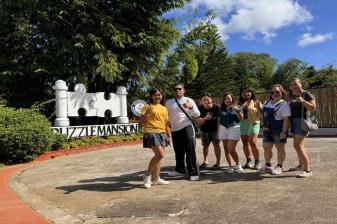 1-Day Tagaytay Tour from Manila with Taal Views and Puzzle Mansion