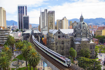 4-Day Medellín and Guatapé Tour with Silletera Farm and El Peñol