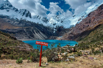 1-Day Hike to Rocutuyocq Lagoon from Huaraz with Frozen Lagoon