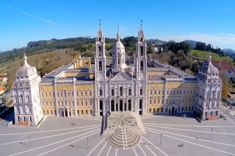 1-Day Private Tour from Lisbon to Óbidos, Peniche, Baleal and Mafra