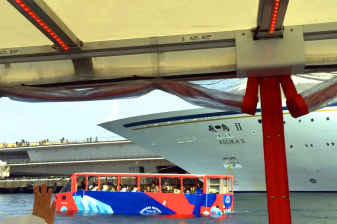 10-Hour Yokohama Train Tour with Sky Duck and Landmark Tower