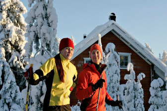 3-Hour Snowshoe Trekking in Rovaniemi with Campfire BBQ