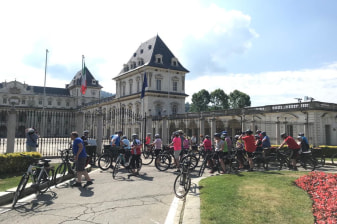 3-Hour Bike Tour of Turin with Valentino Park and Historic Piazzas