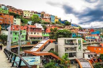 5-Hour Comuna 13 Street Art Tour with Metro and Bus Ride