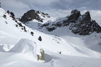 1-Day Winter Hiking Tour in Chamrousse on Remote Alpine Trails