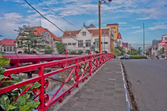 4-Hour Surabaya Walking Tour with Red Bridge and Old Quarters