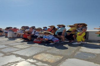 5-Hour Santorini Tour with Beaches, Pyrgos, and Oia Sunset