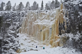 6-Hour Korouoma Gorge Hiking Tour from Rovaniemi with Open-Fire Break