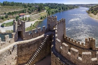 Full-Day Santarém and Tomar Tour with Almourol Castle and Templars