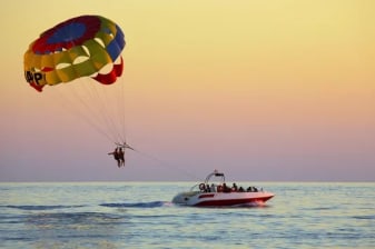 15-Minute Hurghada Parasailing Adventure over the Red Sea
