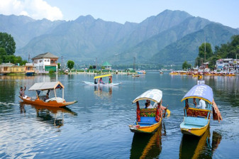 5-Day Kashmir Highlights Tour with Dal Lake Houseboat Stay