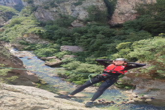 4-Hour Cetina River Extreme Canyoning with Gubavica Waterfall Abseil