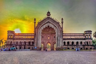 8-Hour Lucknow City Tour with Imambaras, Markets and Kebabs