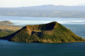1-Day Taal Volcano Trek and Tagaytay Tour from Manila