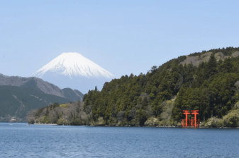9-Hour Hakone Hachiri Hike with Lake Ashi and Edo Trail Heritage