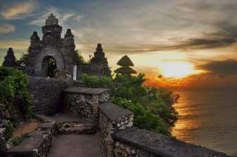 8-Hour Bali Highlights Tour with Uluwatu Temple and Jimbaran Bay
