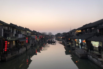 10-Hour Tongli and Xitang Water Town Tour with Boat Ride and Sunset